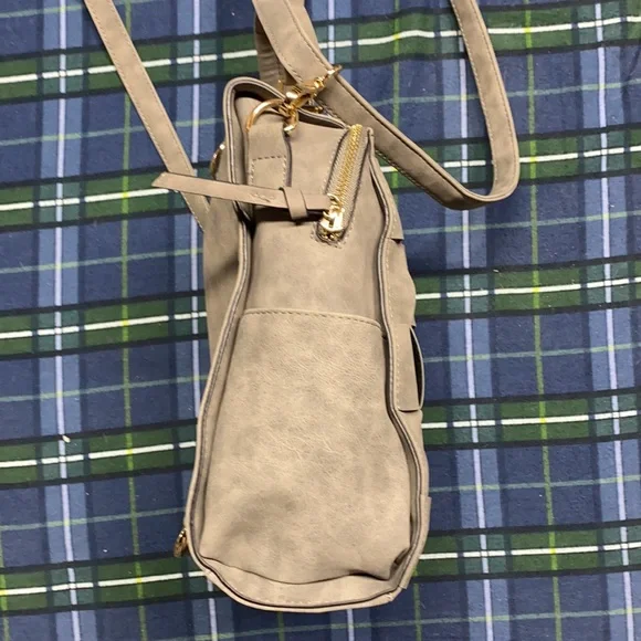 Super cute faux suede look purse. - Picture 5 of 13
